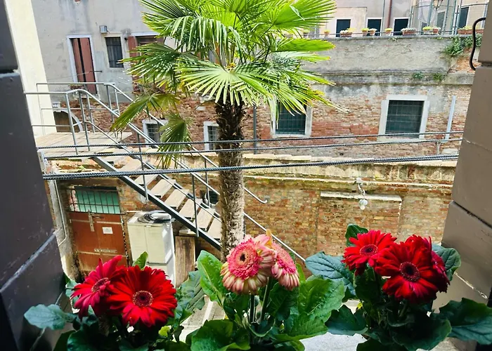 Queen Venice Apartment